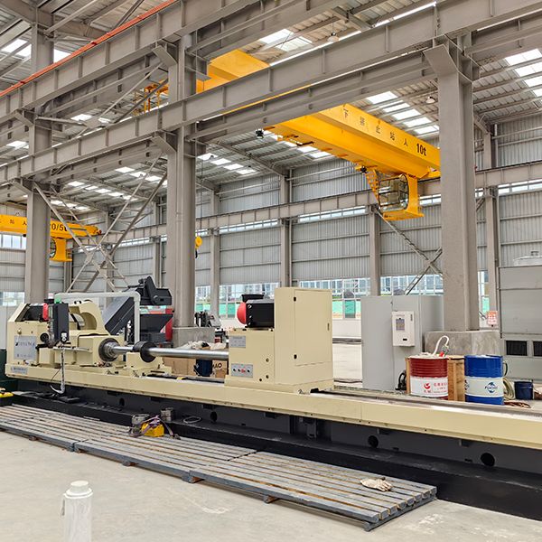 Working principle of deep hole skiving roller burnishing machine